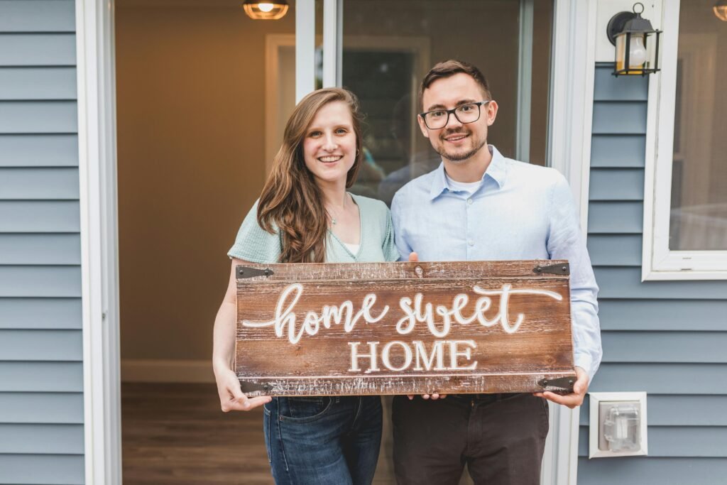 Home Smiling couple holding